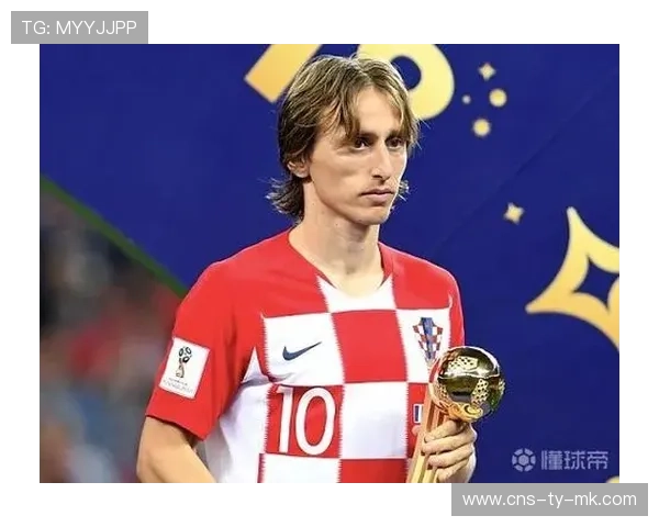 终场哨响，克罗地亚老将莫德里奇跪地掩面